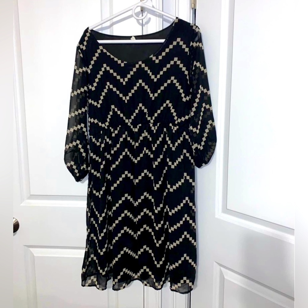 Motherhood Maternity XL Woman’s dress with 3/4 sheer sleeves and cinched waist
